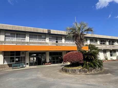 三原小学校外観3